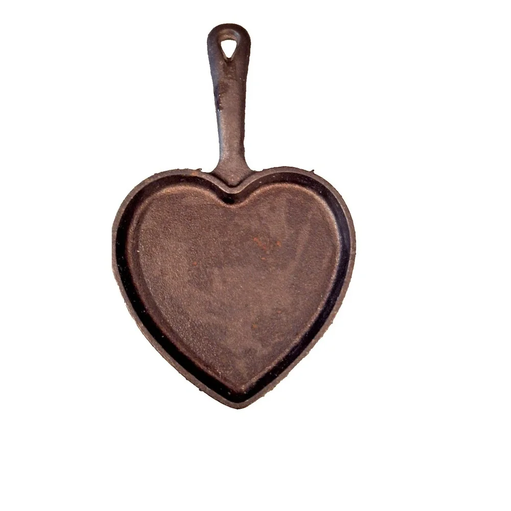 Mini Heart Shaped Cast Iron Skillet 8 long- Wide Galerie